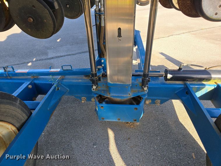 image for item DW1911 2013 Kinze 3600  split row planter