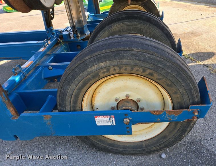 image for item DW1911 2013 Kinze 3600  split row planter