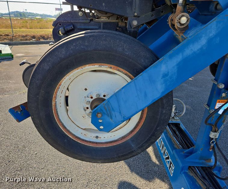 image for item DW1911 2013 Kinze 3600  split row planter