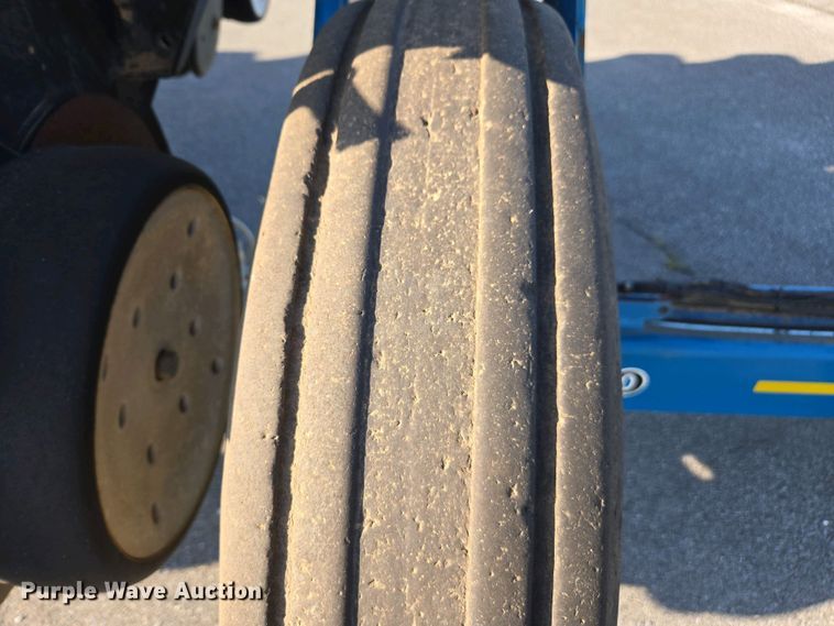 image for item DW1911 2013 Kinze 3600  split row planter