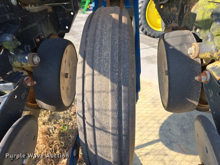 image for item DW1911 2013 Kinze 3600  split row planter