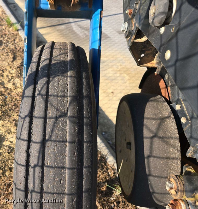 image for item DW1911 2013 Kinze 3600  split row planter