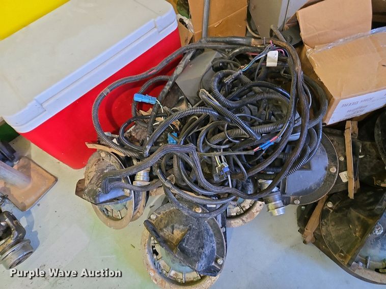 image for item DW1911 2013 Kinze 3600  split row planter