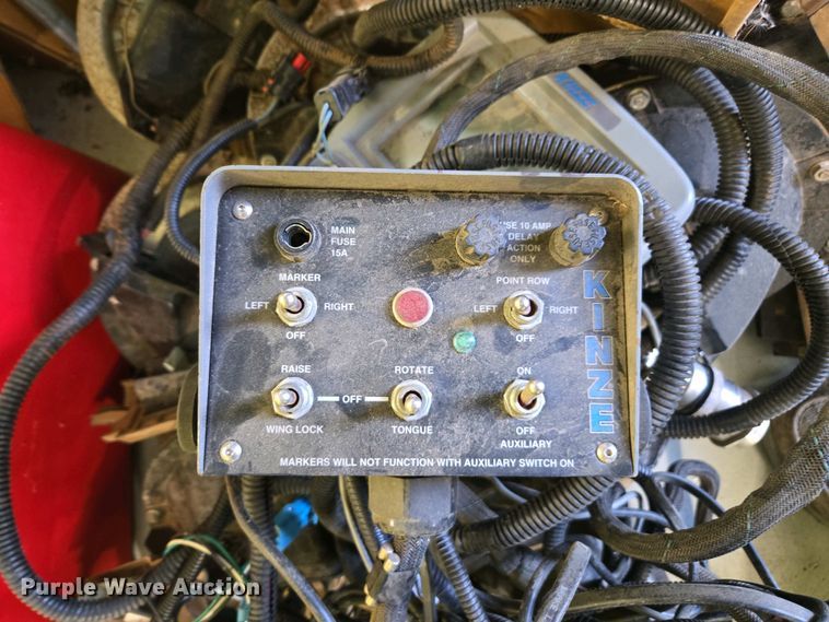 image for item DW1911 2013 Kinze 3600  split row planter