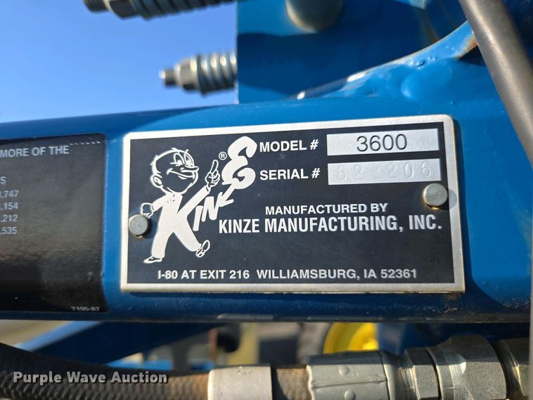 image for item DW1911 2013 Kinze 3600  split row planter