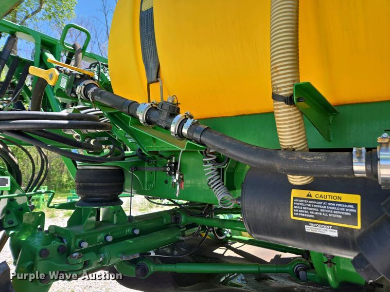 image for item DW1912 2021 John Deere R4023 sprayer
