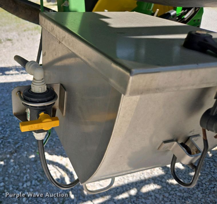 image for item DW1912 2021 John Deere R4023 sprayer