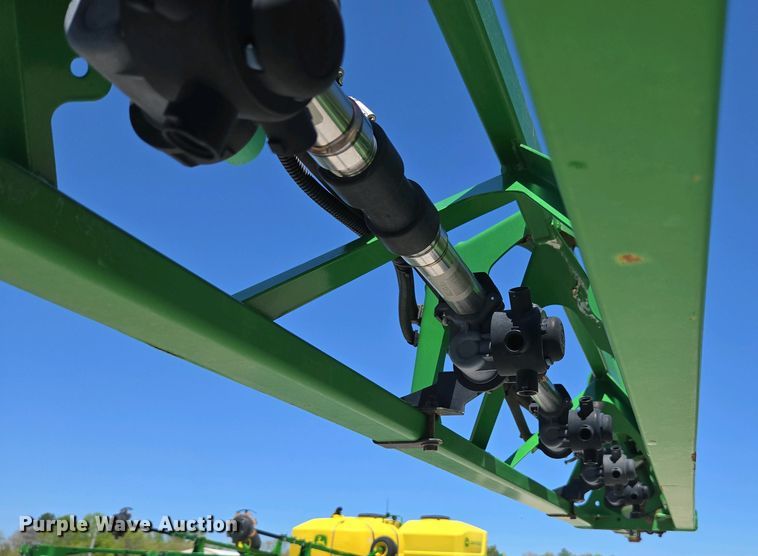 image for item DW1912 2021 John Deere R4023 sprayer