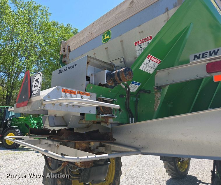 image for item DW1913 2016 John Deere R4030 spreader