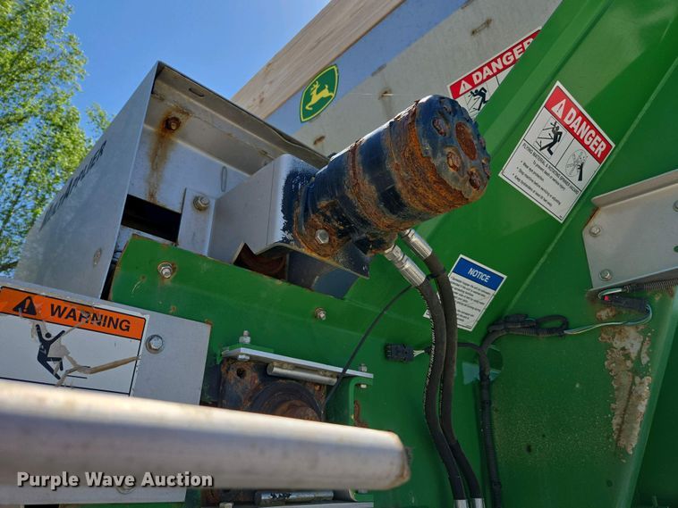 image for item DW1913 2016 John Deere R4030 spreader