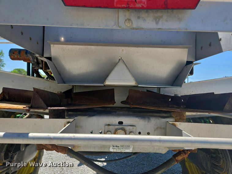 image for item DW1913 2016 John Deere R4030 spreader