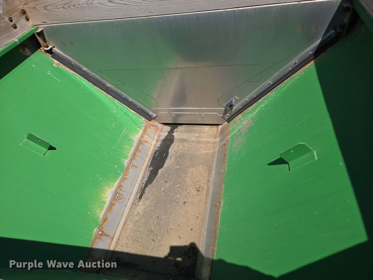 image for item DW1913 2016 John Deere R4030 spreader