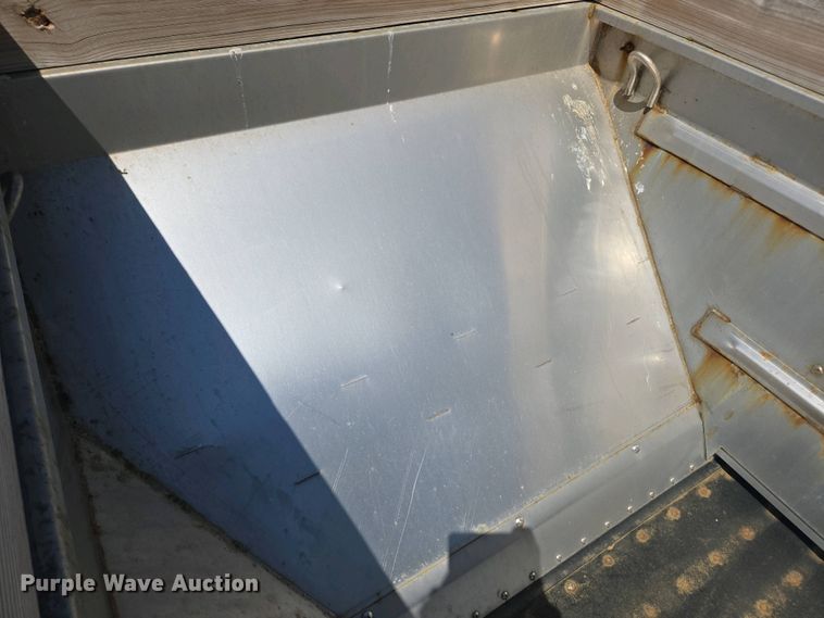 image for item DW1913 2016 John Deere R4030 spreader