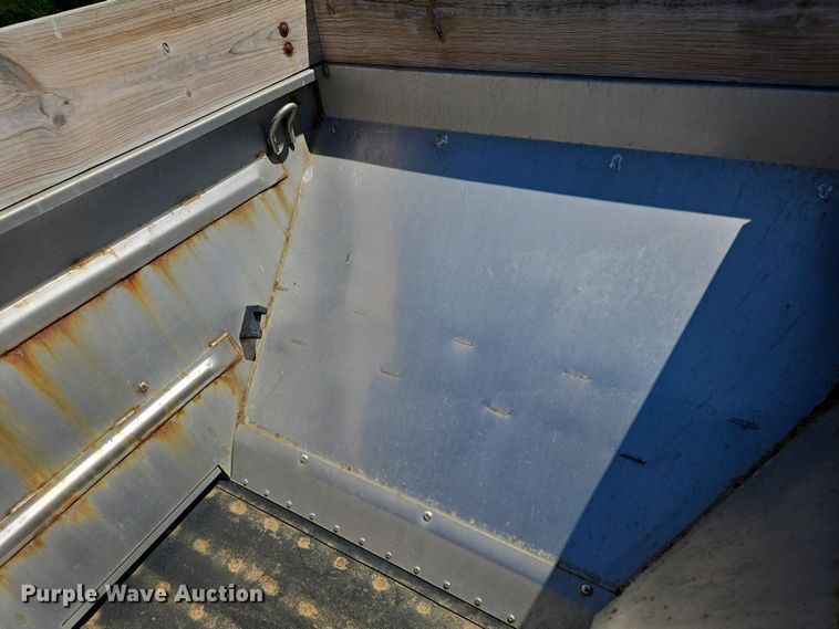 image for item DW1913 2016 John Deere R4030 spreader