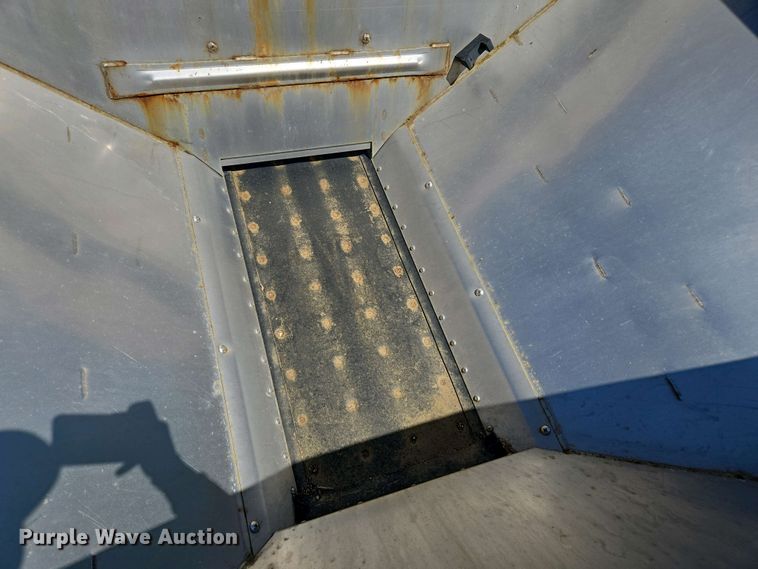 image for item DW1913 2016 John Deere R4030 spreader