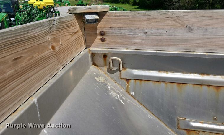 image for item DW1913 2016 John Deere R4030 spreader