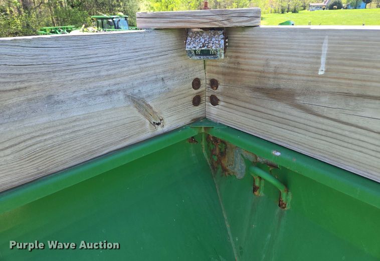 image for item DW1913 2016 John Deere R4030 spreader