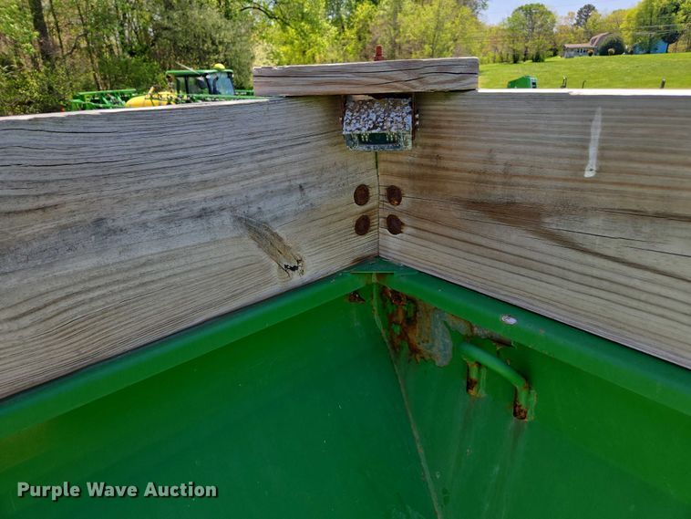 image for item DW1913 2016 John Deere R4030 spreader