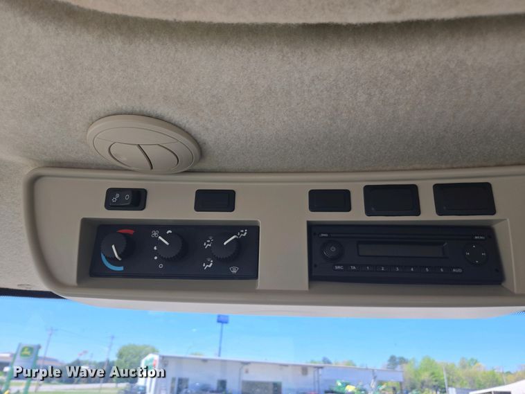 image for item DW1913 2016 John Deere R4030 spreader