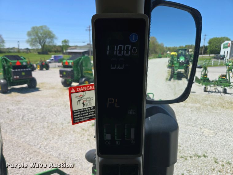 image for item DW1913 2016 John Deere R4030 spreader