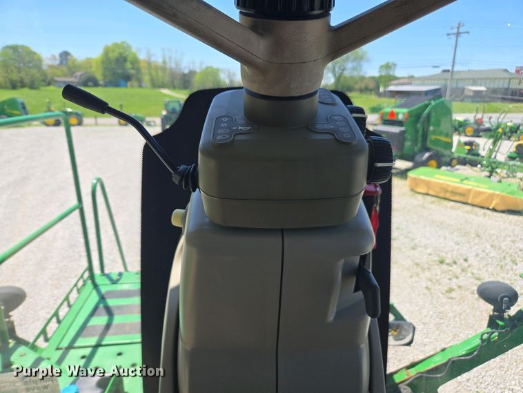 image for item DW1913 2016 John Deere R4030 spreader