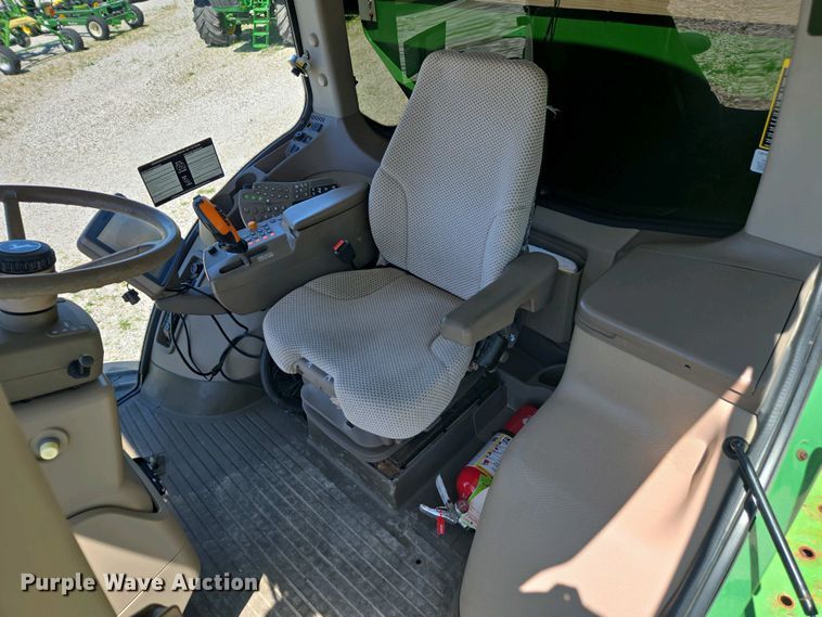 image for item DW1913 2016 John Deere R4030 spreader