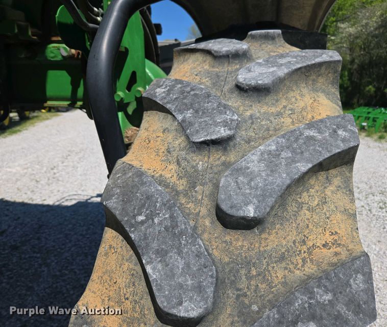 image for item DW1913 2016 John Deere R4030 spreader