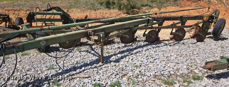 image for item DW1922 John Deere 2350-24 six bottom plow