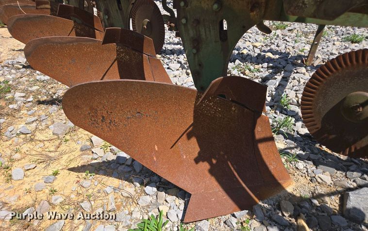 image for item DW1922 John Deere 2350-24 six bottom plow