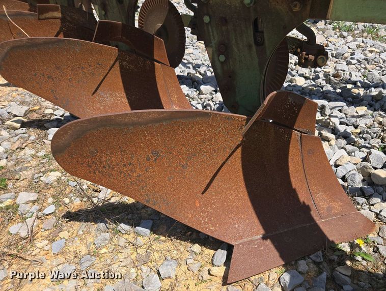 image for item DW1922 John Deere 2350-24 six bottom plow