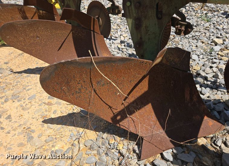 image for item DW1922 John Deere 2350-24 six bottom plow