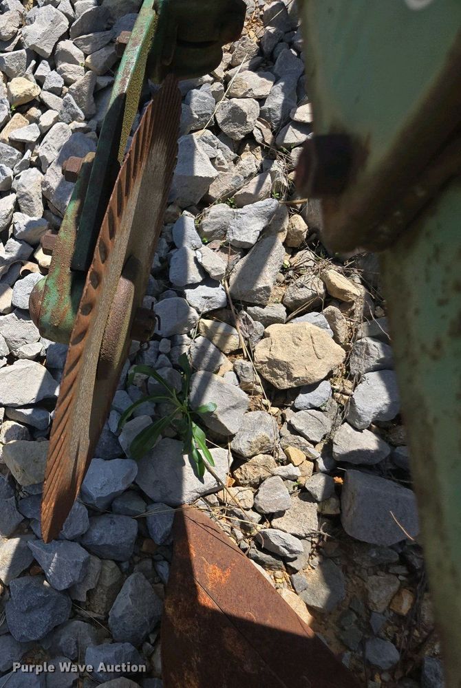 image for item DW1922 John Deere 2350-24 six bottom plow