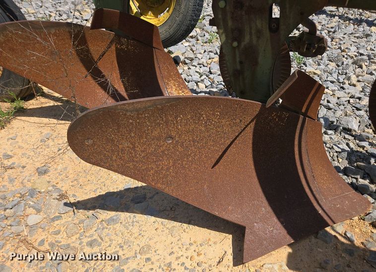 image for item DW1922 John Deere 2350-24 six bottom plow
