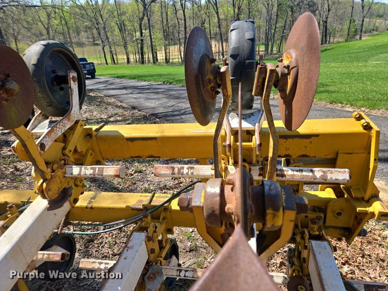 image for item DW1923 Buffalo row crop cultivator