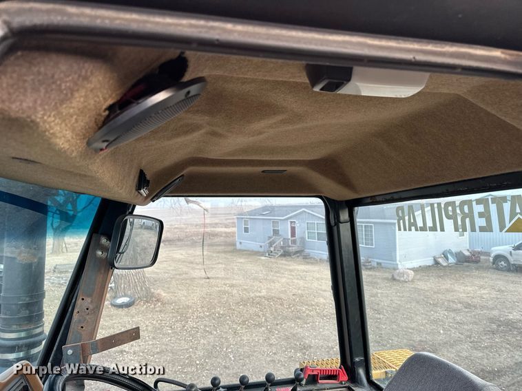 image for item EC2373 1994 Caterpillar  Challenger 85C  tractor