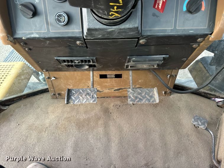 image for item EC2373 1994 Caterpillar  Challenger 85C  tractor