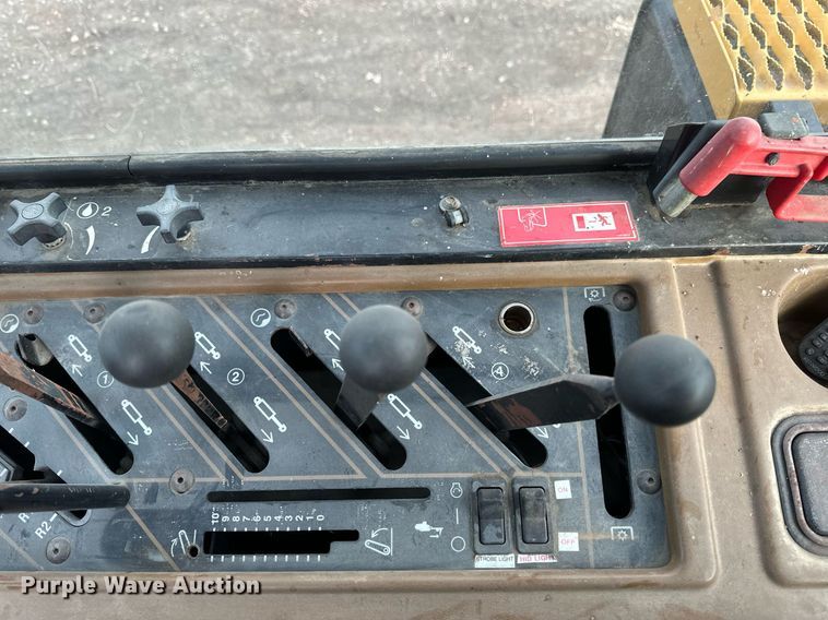 image for item EC2373 1994 Caterpillar  Challenger 85C  tractor