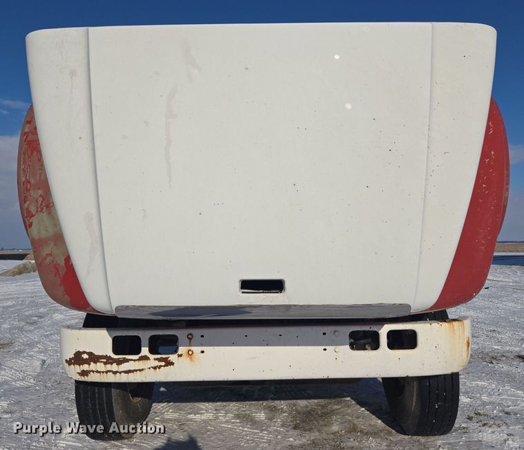 image for item EC3967 1994 International 4900 fertilizer delivery truck