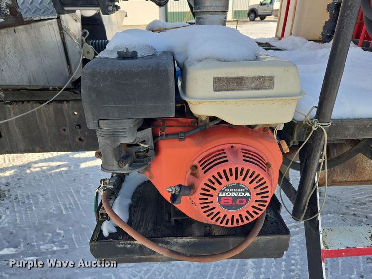 image for item EC3967 1994 International 4900 fertilizer delivery truck