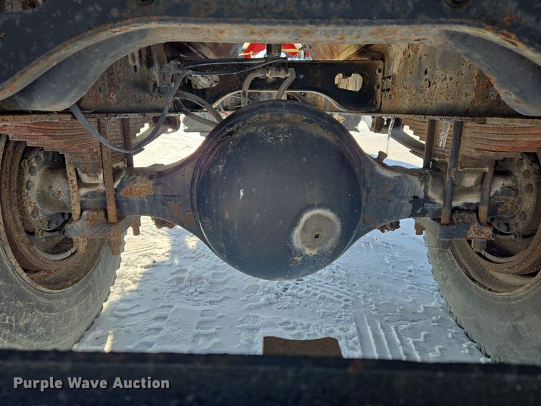 image for item EC3967 1994 International 4900 fertilizer delivery truck