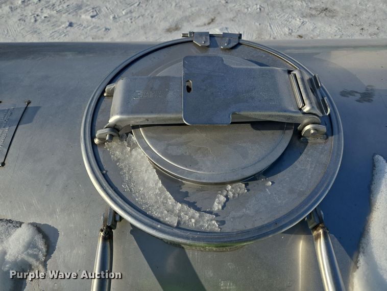 image for item EC3967 1994 International 4900 fertilizer delivery truck