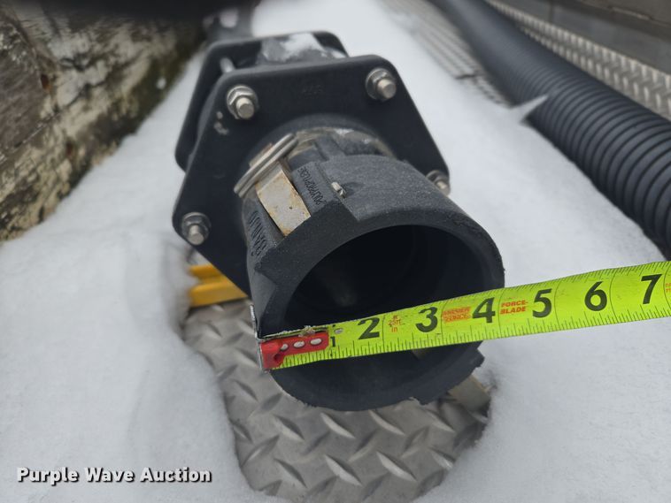 image for item EC3967 1994 International 4900 fertilizer delivery truck