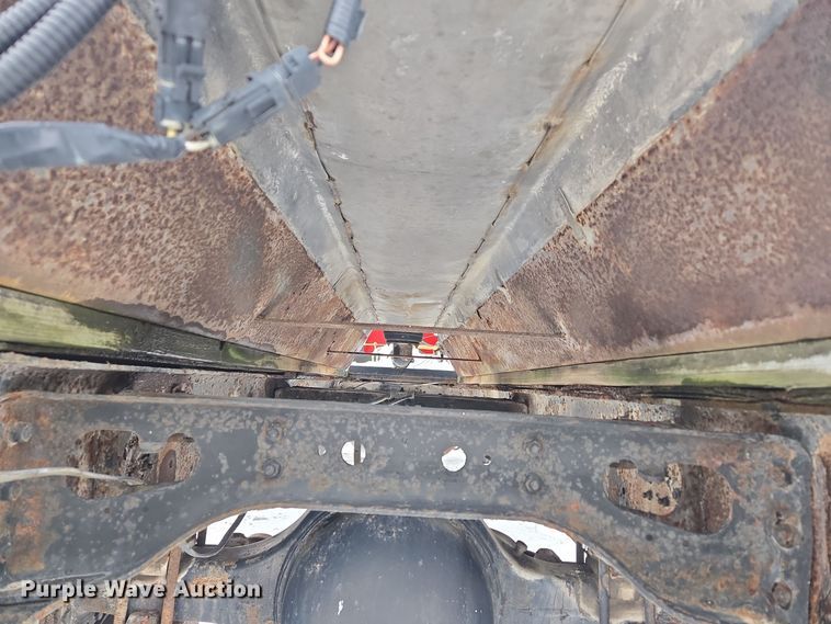 image for item EC3967 1994 International 4900 fertilizer delivery truck