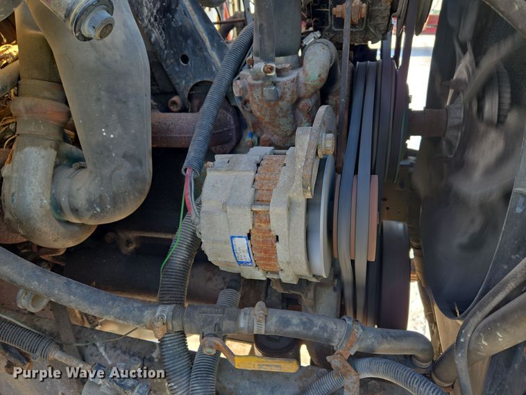 image for item EC3967 1994 International 4900 fertilizer delivery truck