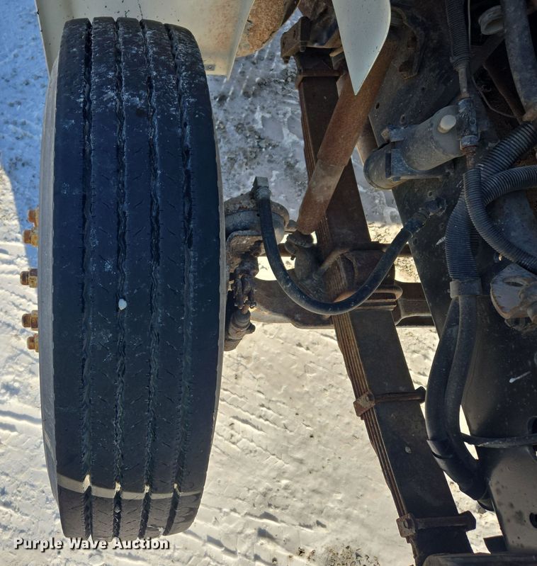 image for item EC3967 1994 International 4900 fertilizer delivery truck