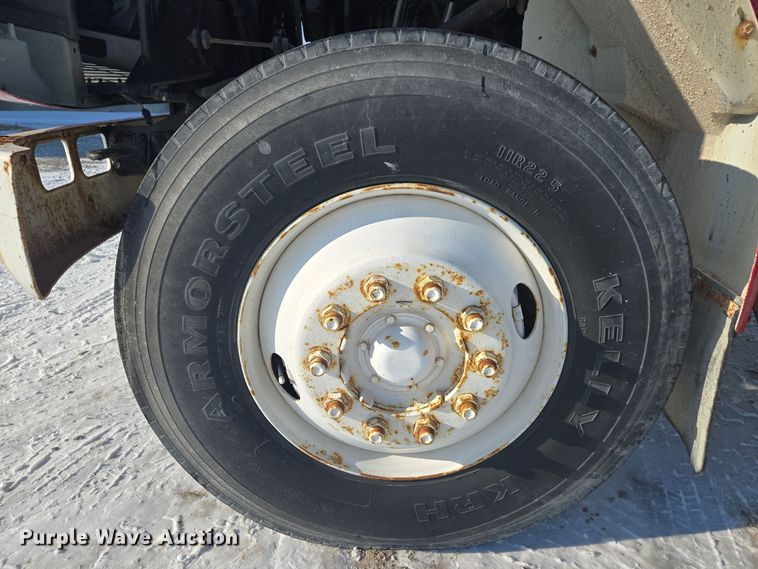 image for item EC3967 1994 International 4900 fertilizer delivery truck