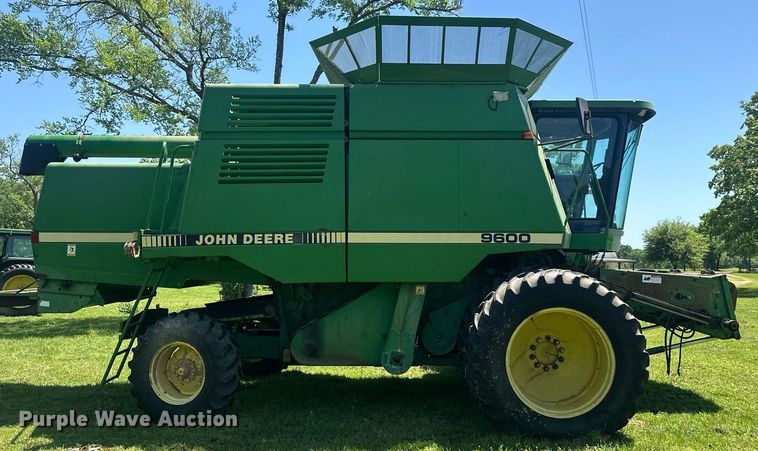 image for item EF2995 1994 John Deere 9600 combine