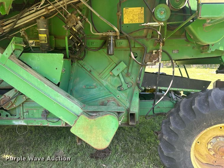 image for item EF2995 1994 John Deere 9600 combine
