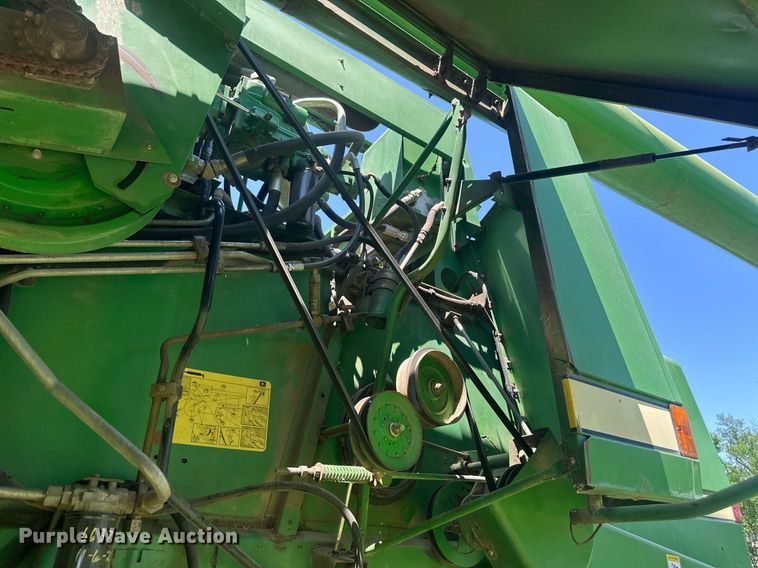 image for item EF2995 1994 John Deere 9600 combine