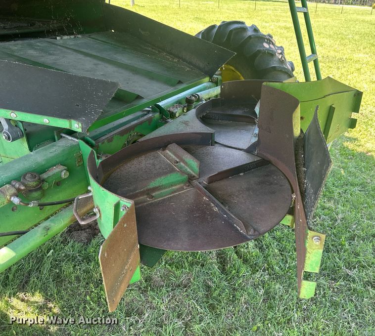 image for item EF2995 1994 John Deere 9600 combine